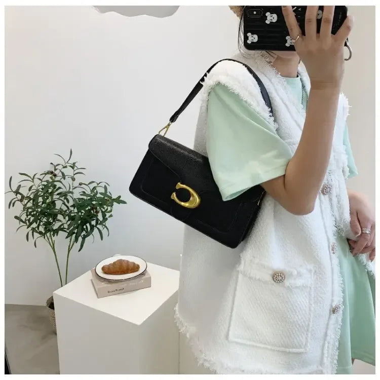 This year's new fashionable underarm shoulder bag with two shoulder straps and a diagonal small square bag
